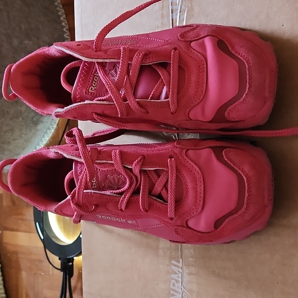 Reebok Cardi B ( US5 GS-US 6.5 W) PINK - Picture 2 of 6